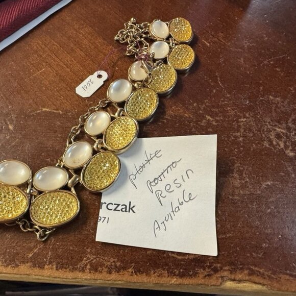 Necklace, Gold-plated Metal,Oval Stones in Gloss Gold-Pearl White Resin, Clasp.! - Picture 4 of 6